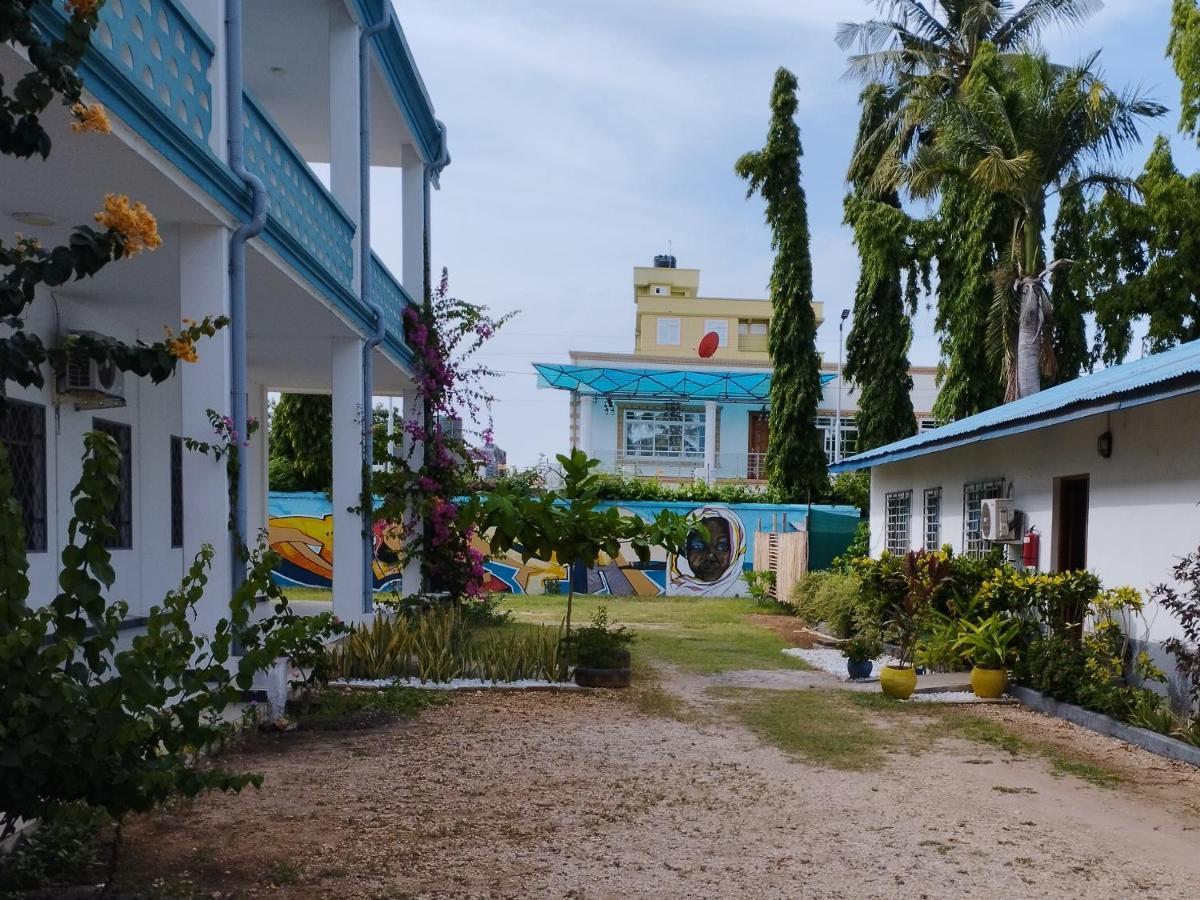 Cefa Hostel Dar es Salaam Esterno foto
