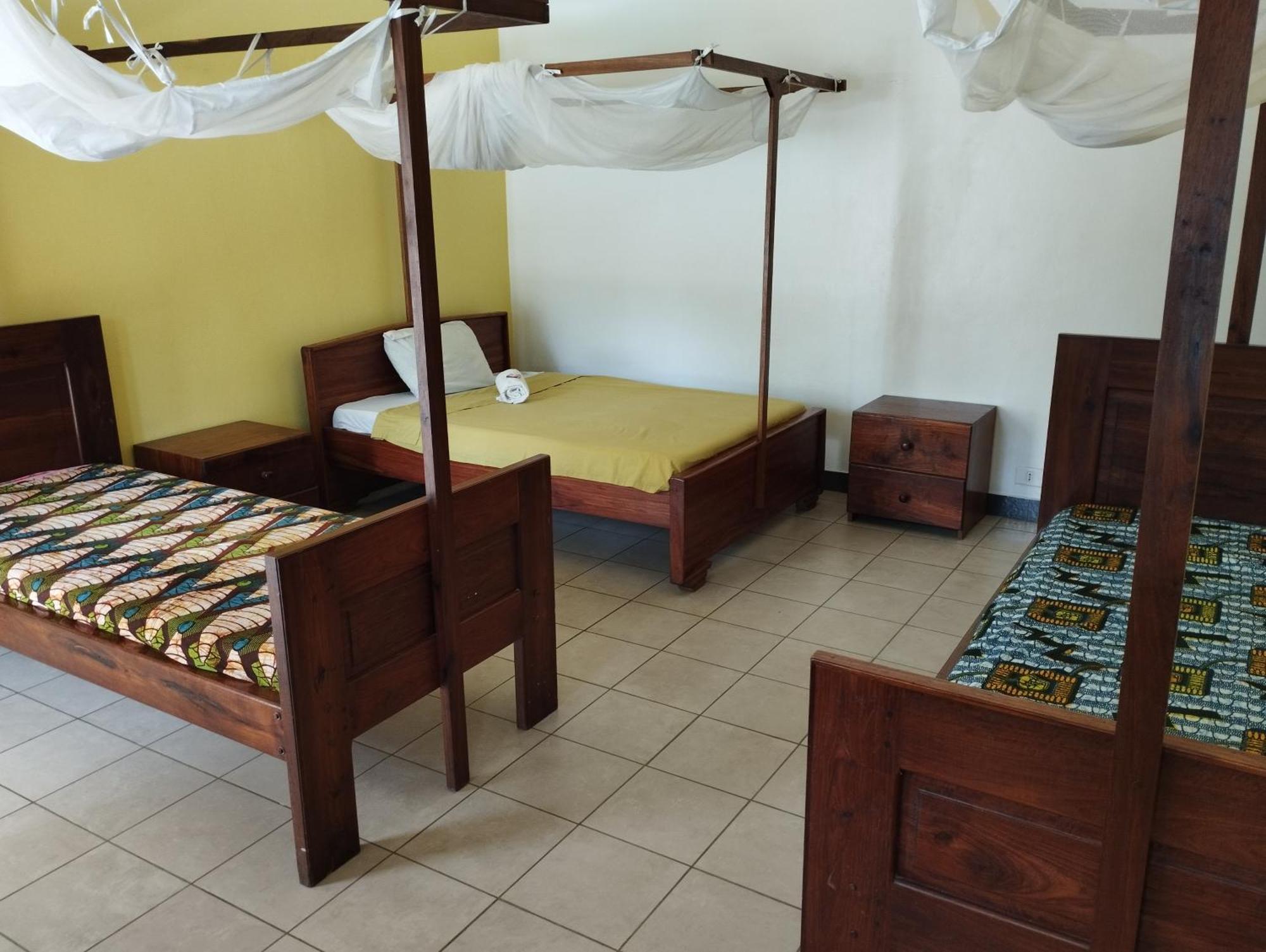Cefa Hostel Dar es Salaam Esterno foto