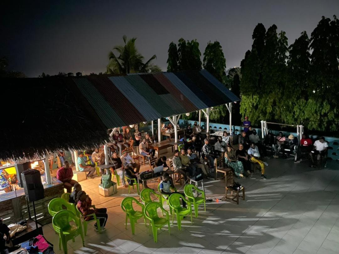 Cefa Hostel Dar es Salaam Esterno foto