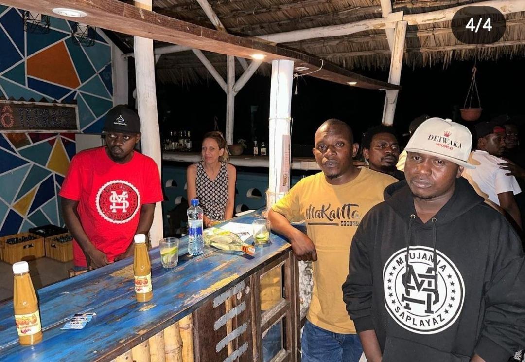 Cefa Hostel Dar es Salaam Esterno foto