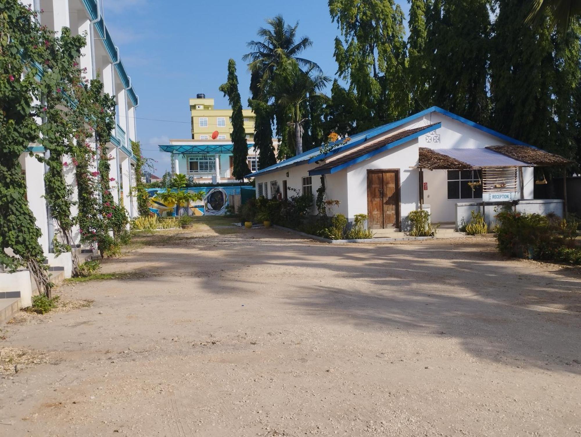 Cefa Hostel Dar es Salaam Esterno foto