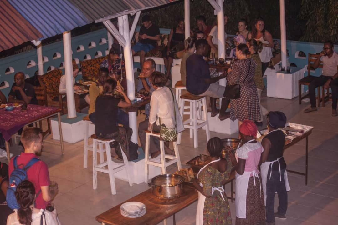 Cefa Hostel Dar es Salaam Esterno foto